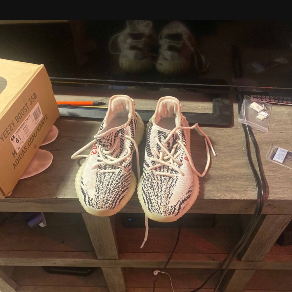 I’m selling yeezy 350 zebras used. I have worn them about 6 times.